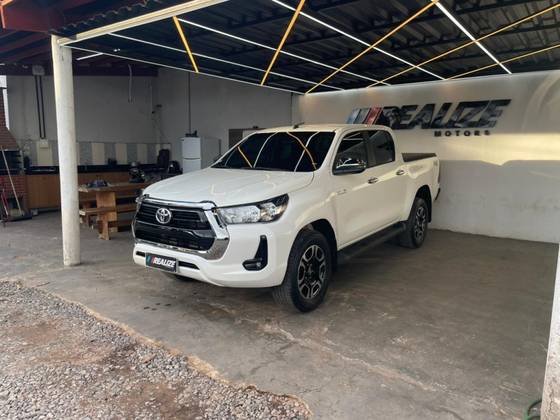 TOYOTA HILUX 2.8 D-4D TURBO DIESEL CD SR 4X4 AUTOMÁTICO